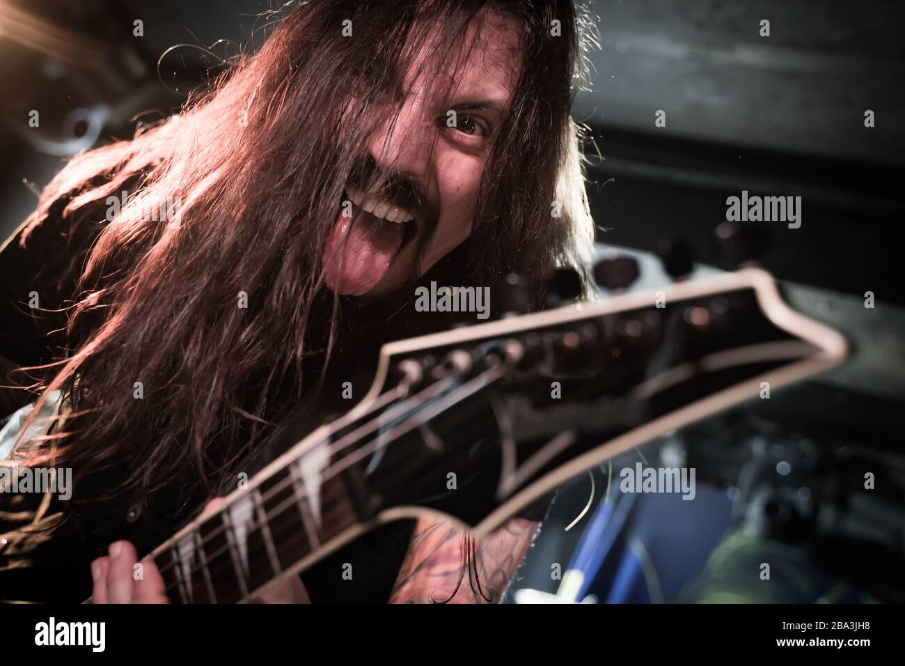 London, Großbritannien - 08. Februar 2020 - Marcoz Rodriguez, Guttarist der deutschen Heavy-Metal-Band "Rage"; Konzert im Underworld Club, Camden Town Stockfoto
