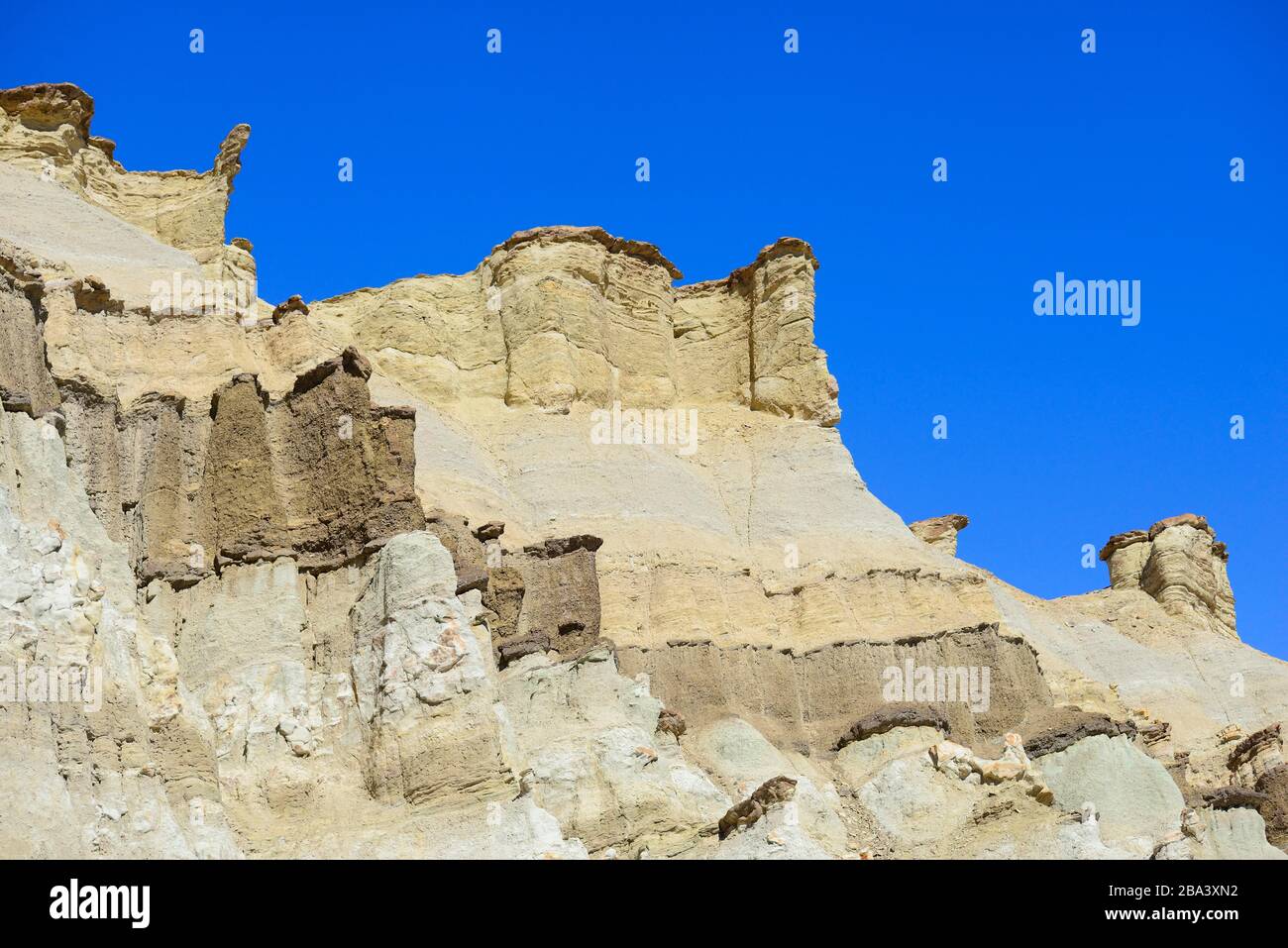 Bizarre Felsformationen am Cerro Alcazar, Calingasta, Provinz San Juan, Argentinien Stockfoto