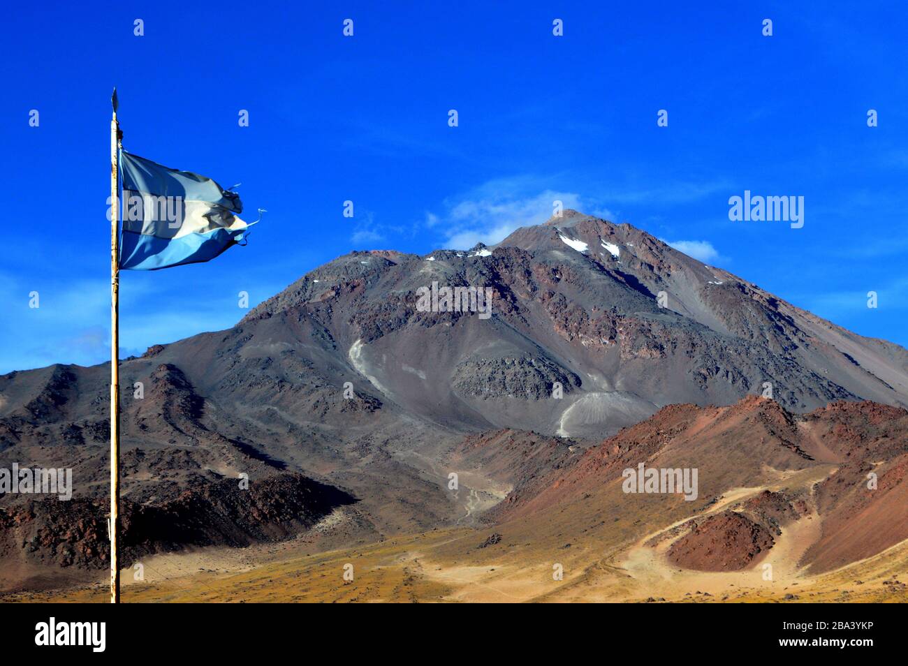 Spektakulärer Blick auf den Vulkan Socompa, Provinz Salta, Argentinien. Stockfoto