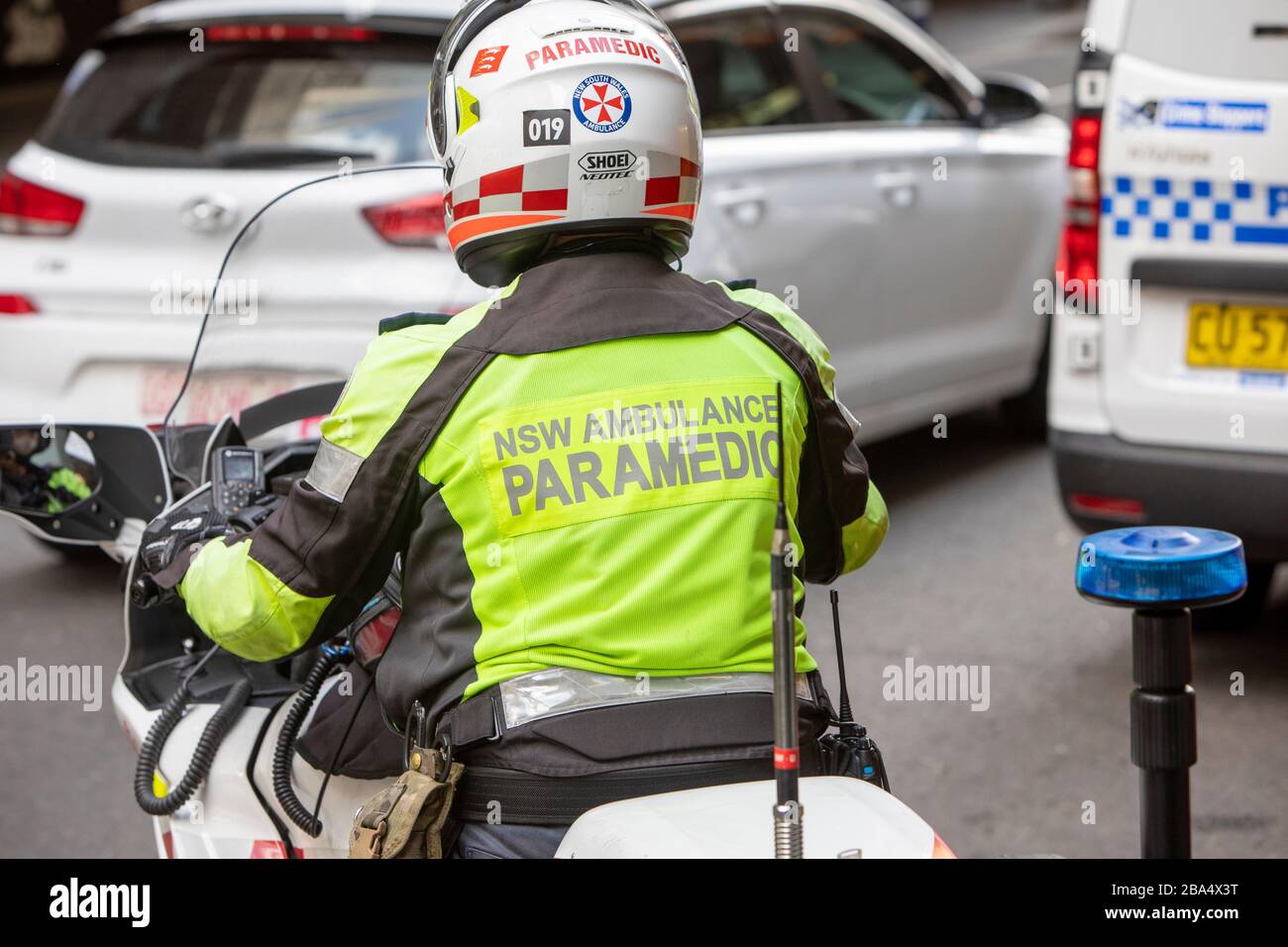 Australische Gesundheit Rettungssanitäter fahrendes Motorrad für Notfall-Reaktion, Sydney, NSW, Australien Stockfoto