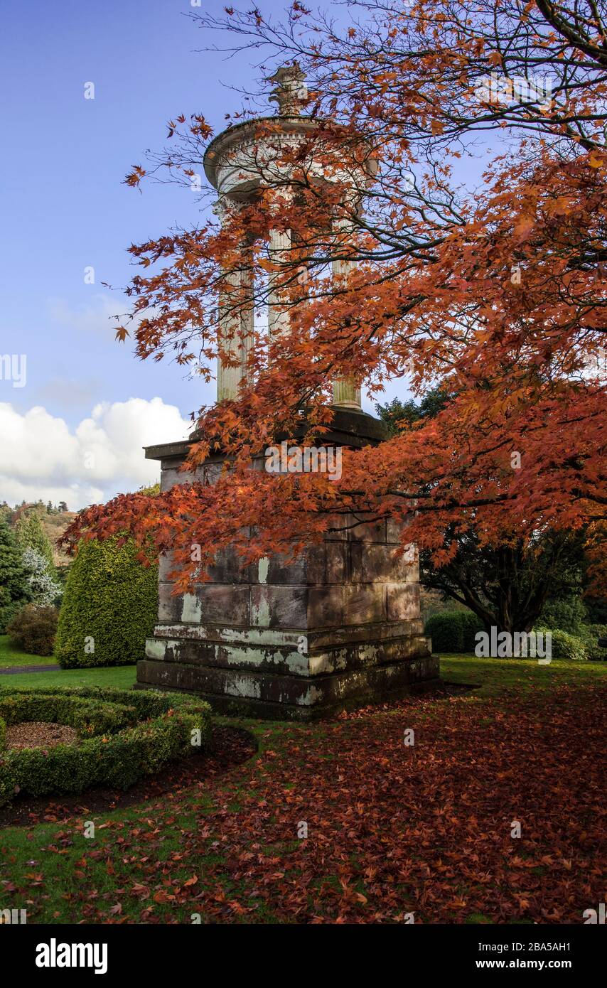 Türme im Alton Towers Resort im Herbst Stockfoto