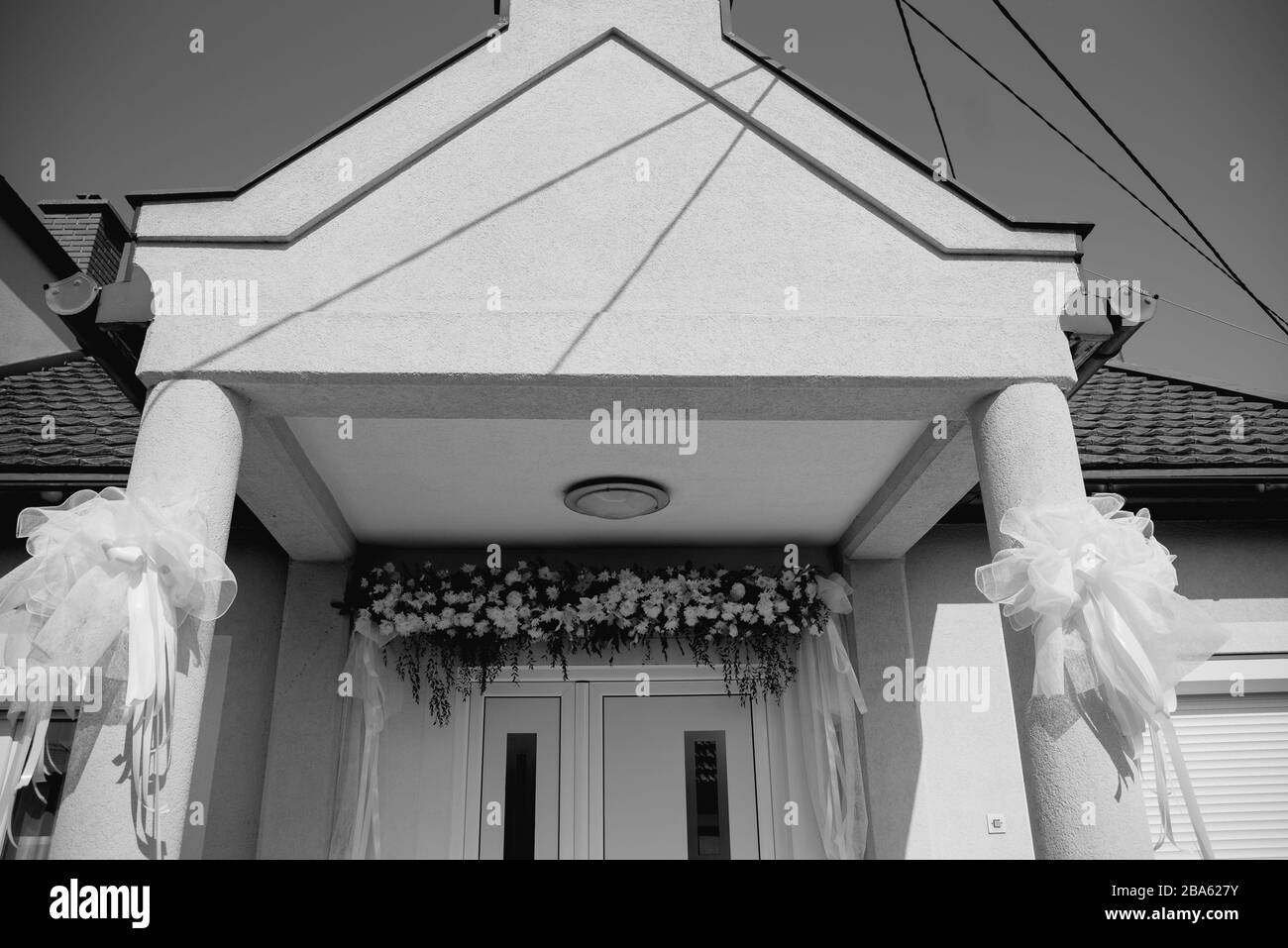Speziell dekoriertes Haus mit Blumen Stockfoto