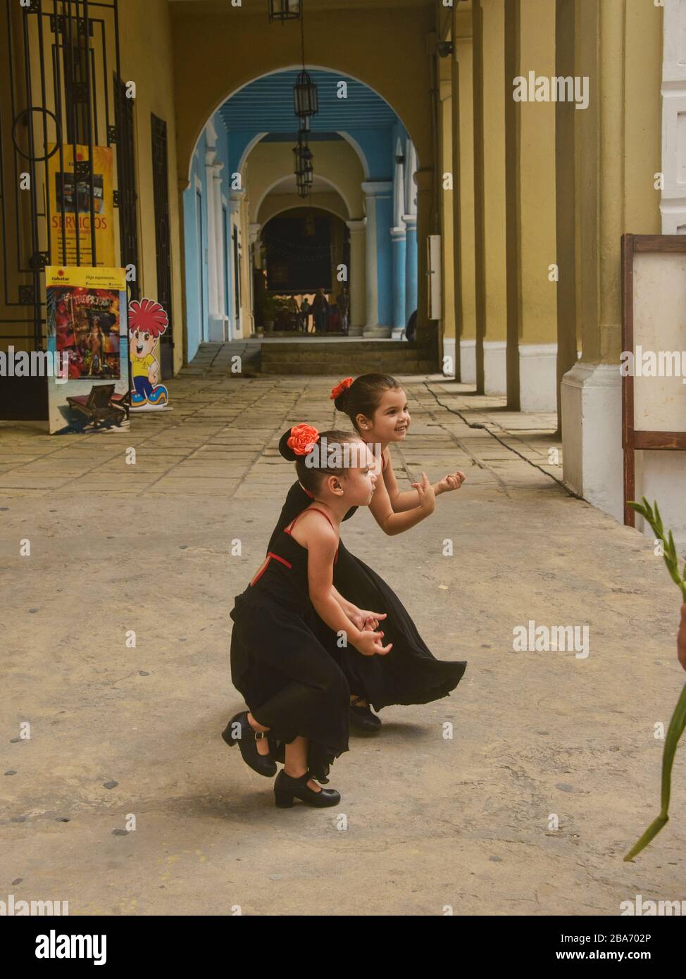 Winzige Tänzerinnen, Havanna Vieja, Havanna, Kuba Stockfoto