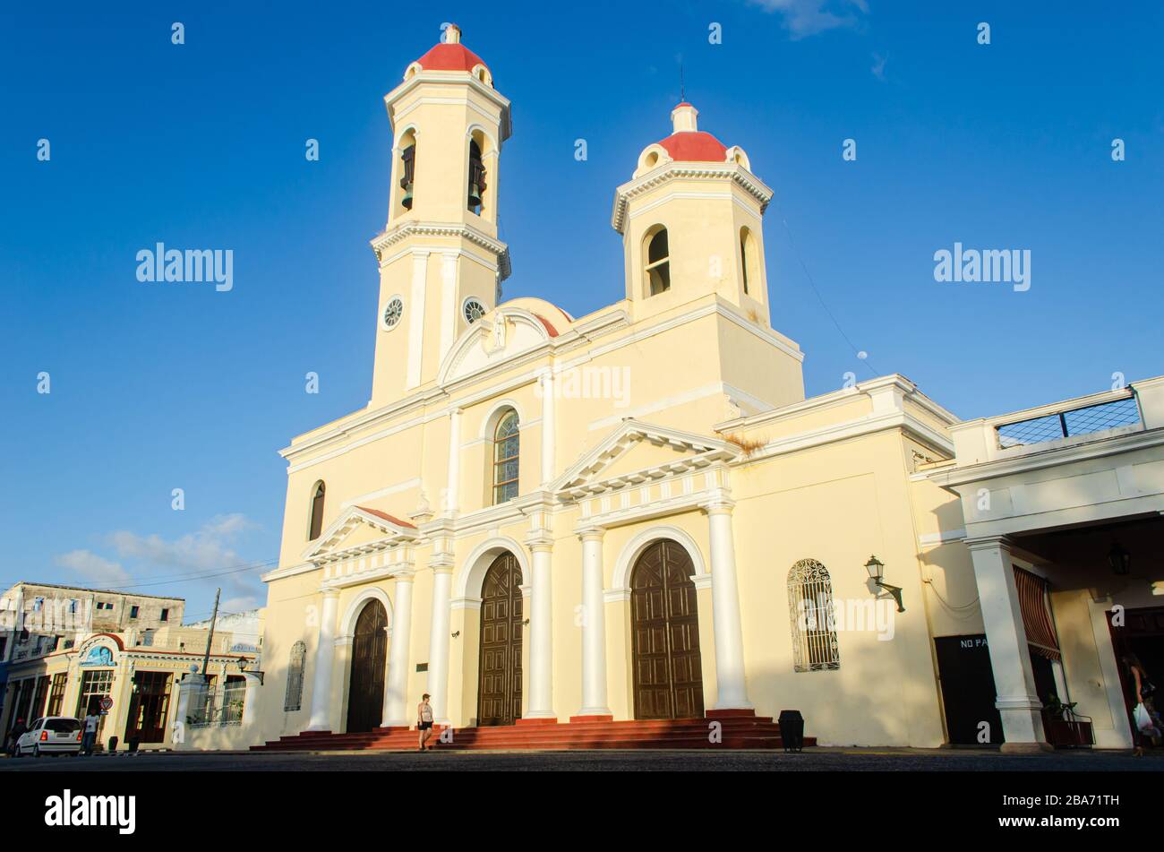 Santa Iglesia Catedral de la Purísima Concepción neben dem Jose Marti Park in der Kolonialstadt Cienfuegos Stockfoto