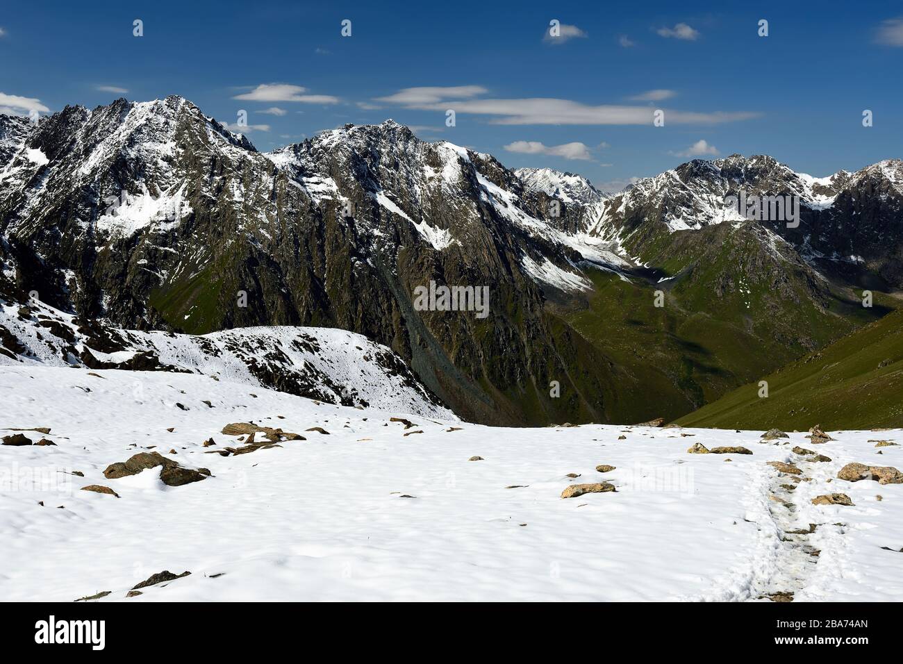 Der Ala Kul Lake Trail am Terskey Alatau Gebirge in den Tian Shan Bergen. Kirgisistan, Zentralasien. Stockfoto