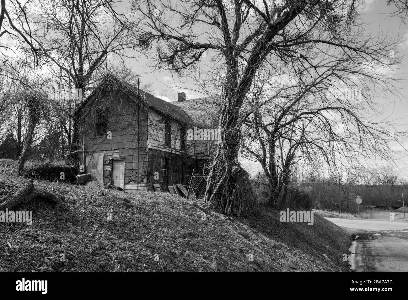 Beängstigtes altes Spukhaus Stockfoto