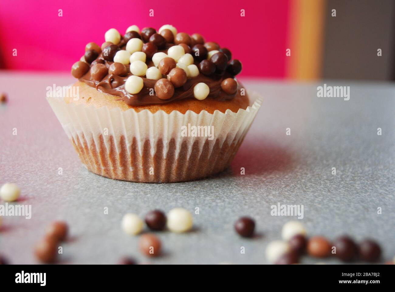 Schokoladenchips Muffin, frische Backwaren Stockfoto