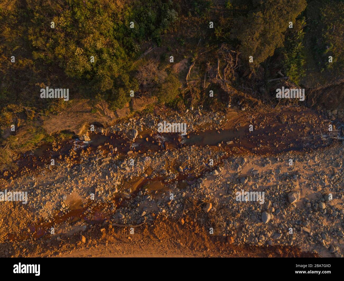 Ein Luftbild der Zerstörung durch den Zyklon Idai in Simbabwes Chimanimani. Stockfoto