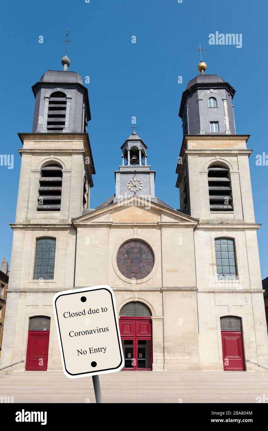 Konzept der Kirche wegen Coronavirus Grippevirus geschlossen, die meisten Kirchen sind wegen des Infektionsrisikos geschlossen Stockfoto Konzept der Kirche wegen Coronavirus Grippevirus geschlossen, die meisten Kirchen sind wegen des Infektionsrisikos geschlossen Stockfoto