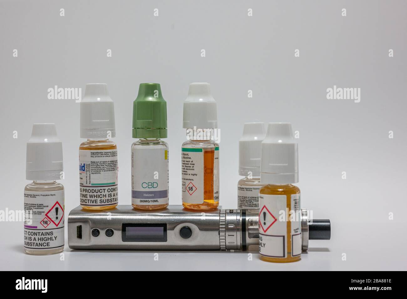 CBD-Öl Cannabidiol und E-Flüssigkeit für elektronische Zigaretten für klaffende medizinische Bedingungen Stockfoto