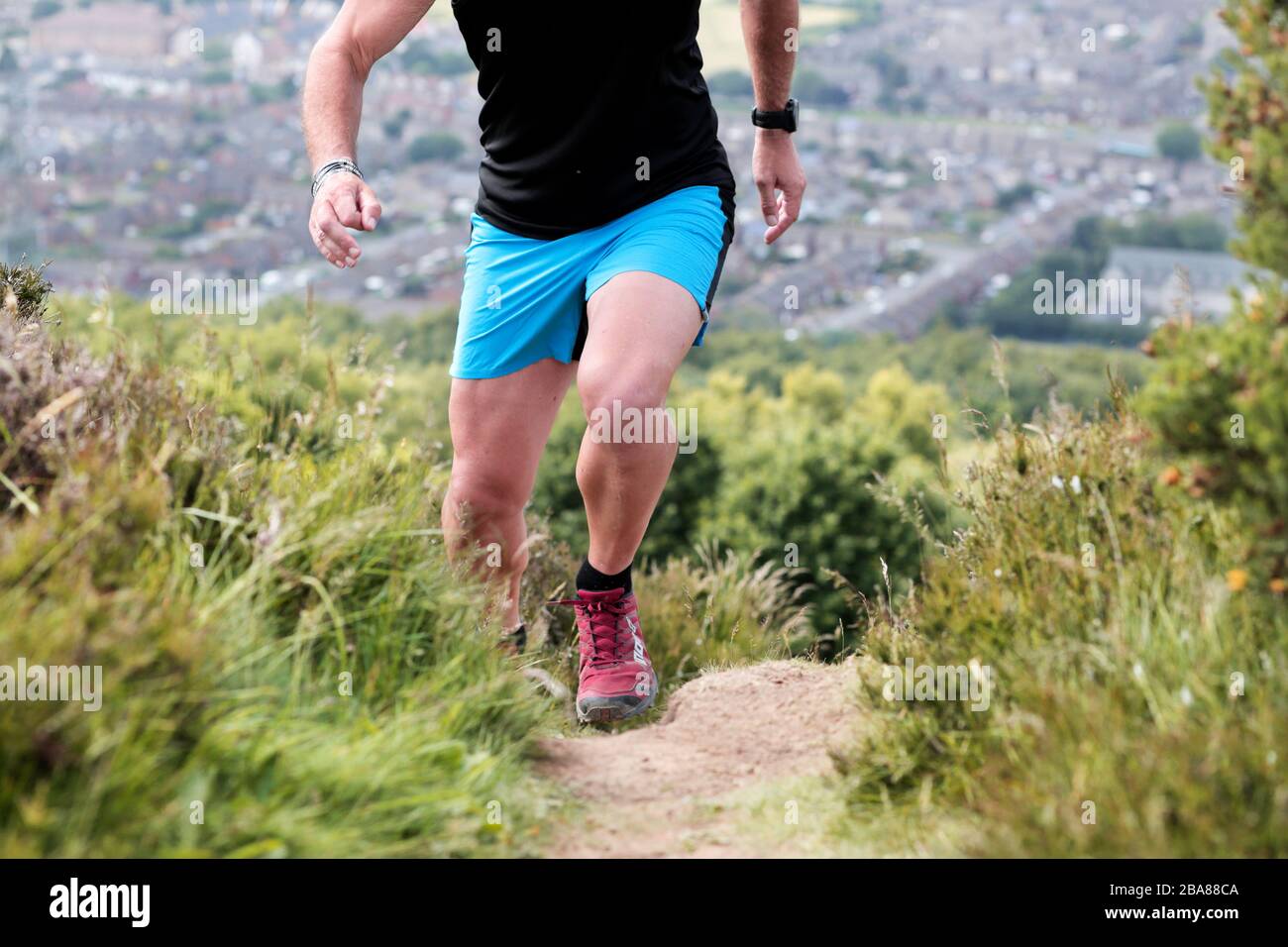 Ein Läufer auf den Eston Hills in der Nähe von Redcar, North East England, Großbritannien. 11/6/2018 Foto: Stuart Boulton. Stockfoto