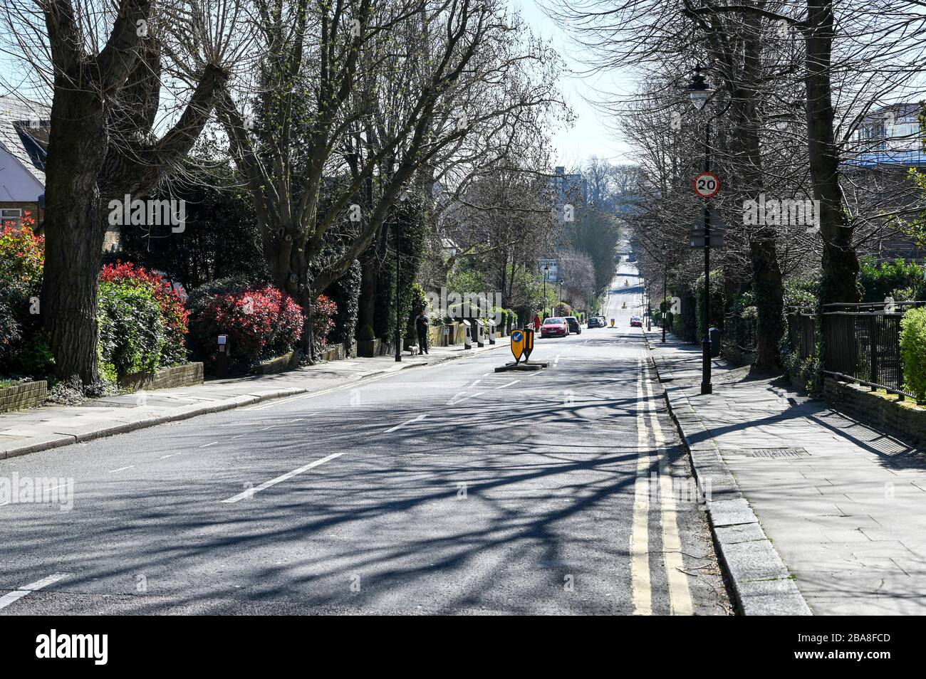 Normalerweise sind die belebten Straßen im Norden Londons während des Coronavirus verlassen, eine Kovid-19-Pandemie nach den Anweisungen der Regierung, zu Hause zu bleiben. Stockfoto