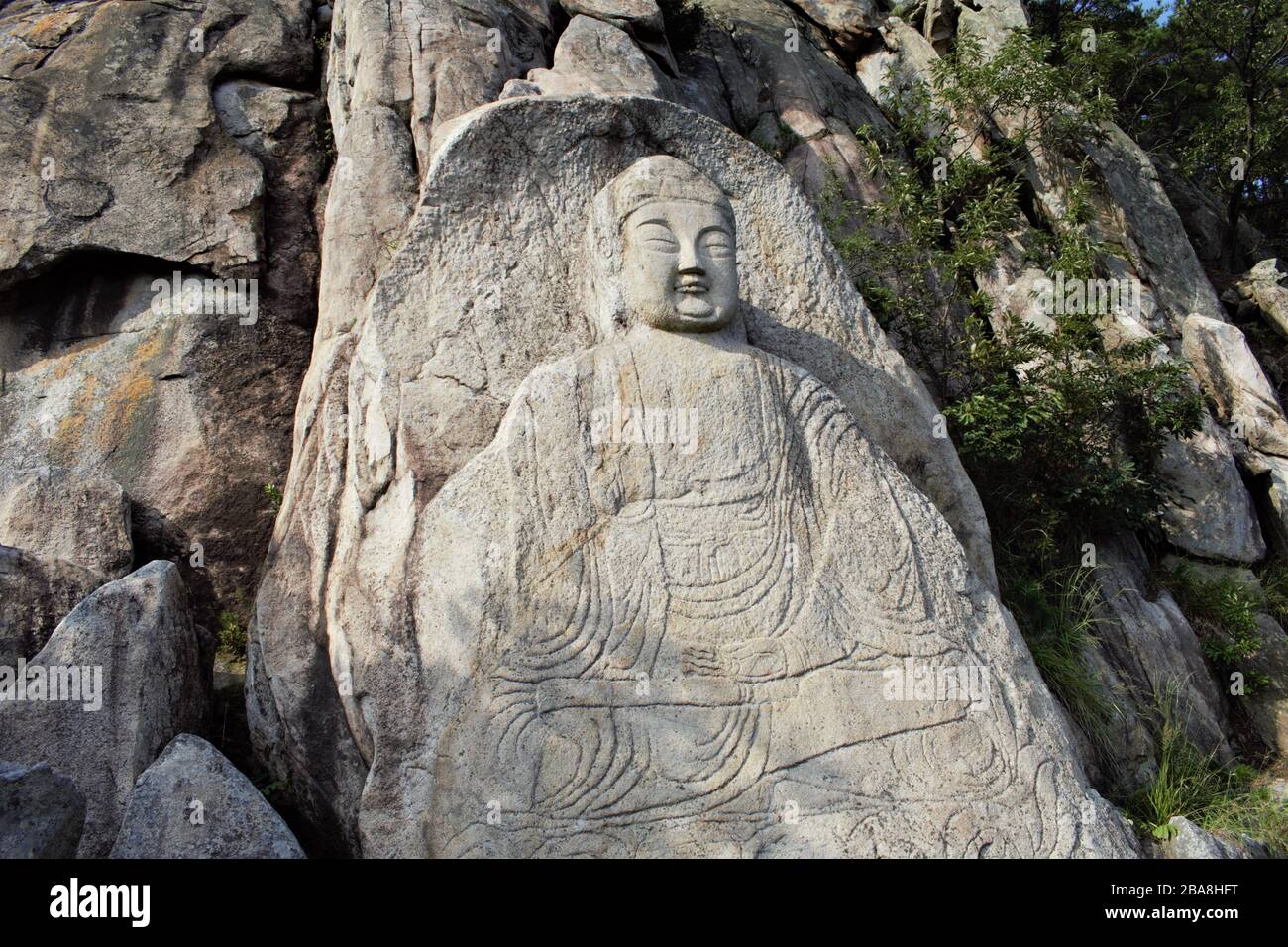 Buddha Relief in Stein gemeißelt auf Namsan, Gyeongju, Korea Stockfoto