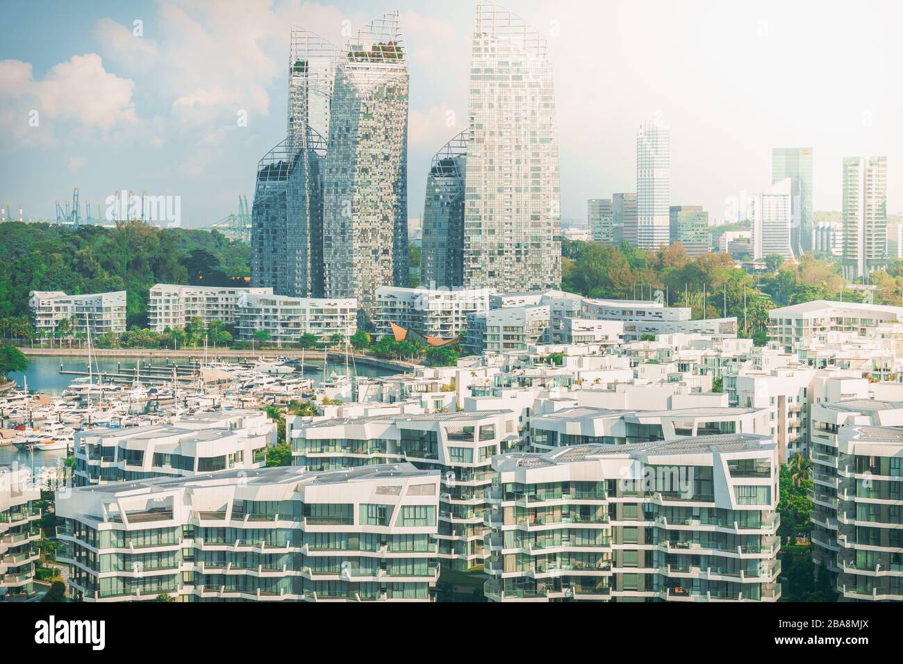 KEPPEL HARBOUR/SINGAPUR, 29. APRIL 2018 - Reflections at Keppel Bay in Singapur ist ein 99-jähriger Mietshalle-Luxus-Wohnkomplex am Wasser auf ca. Stockfoto