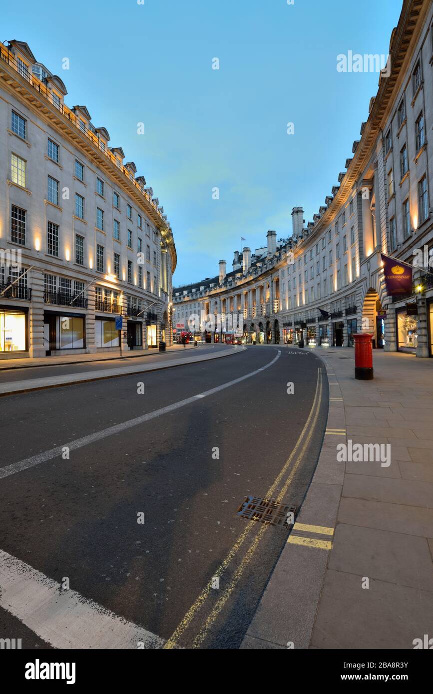Abendliche Regent Street während der Sperre, Westminster, London, Großbritannien Stockfoto