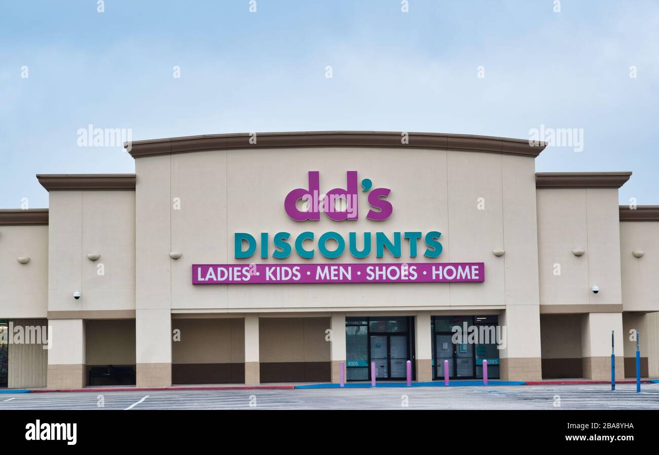 dd's Rabatte im Einzelhandel in Houston, TX. Retail Merchandise Discounter Chain Store, gegründet 2004. Teil der Geschäftskette der Ross Family. Stockfoto