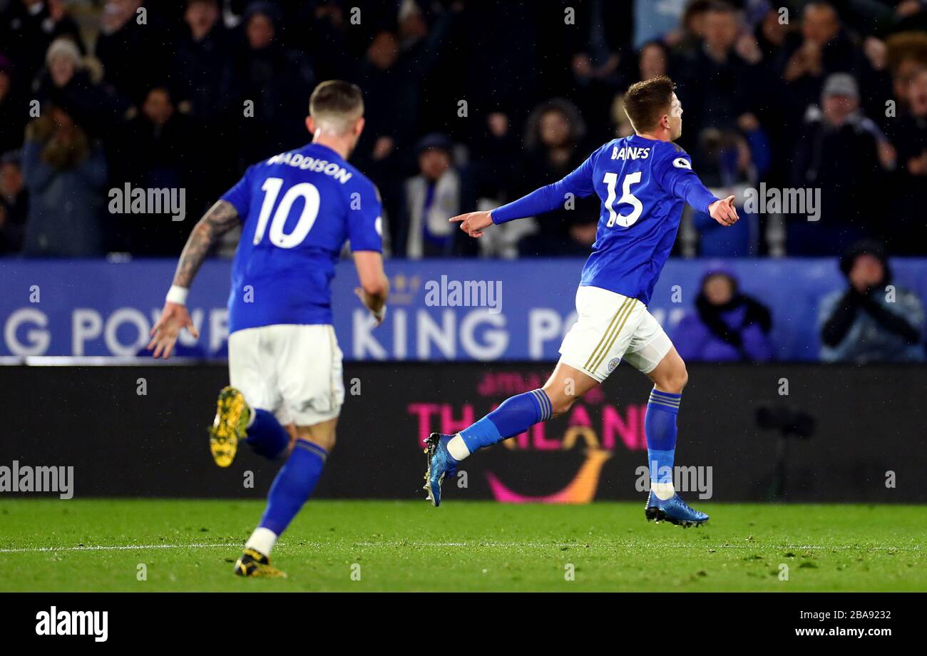 Der Harvey Barnes (rechts) von Leicester City feiert das erreichen des ersten Tores seiner Seite Stockfoto