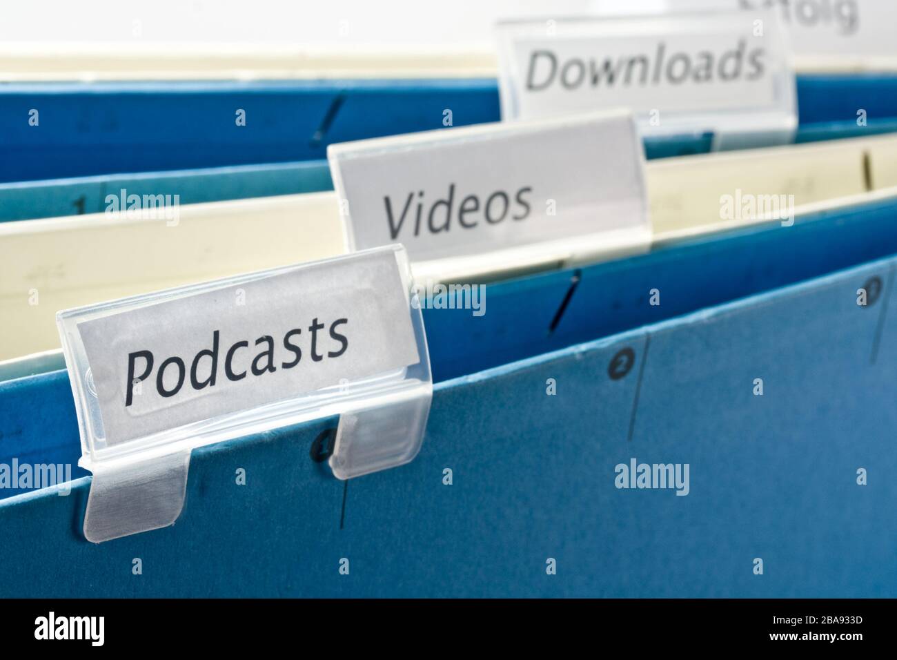 MULTIMEDIA: Podcasts, Videos, Downloads Stockfoto