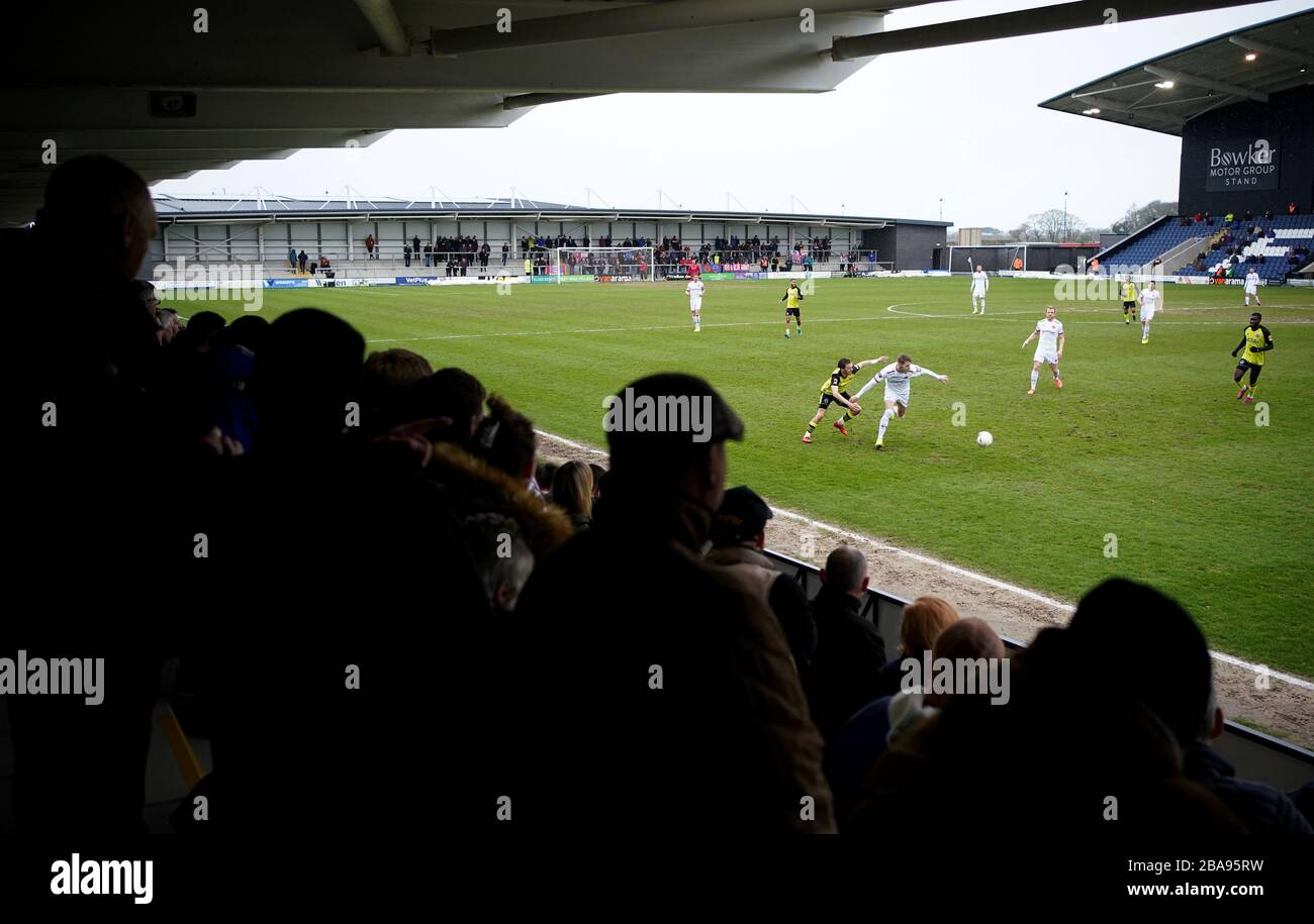 Fans sehen sich die Spielaktion zwischen AFC Fylde und Aldershot Town an Stockfoto