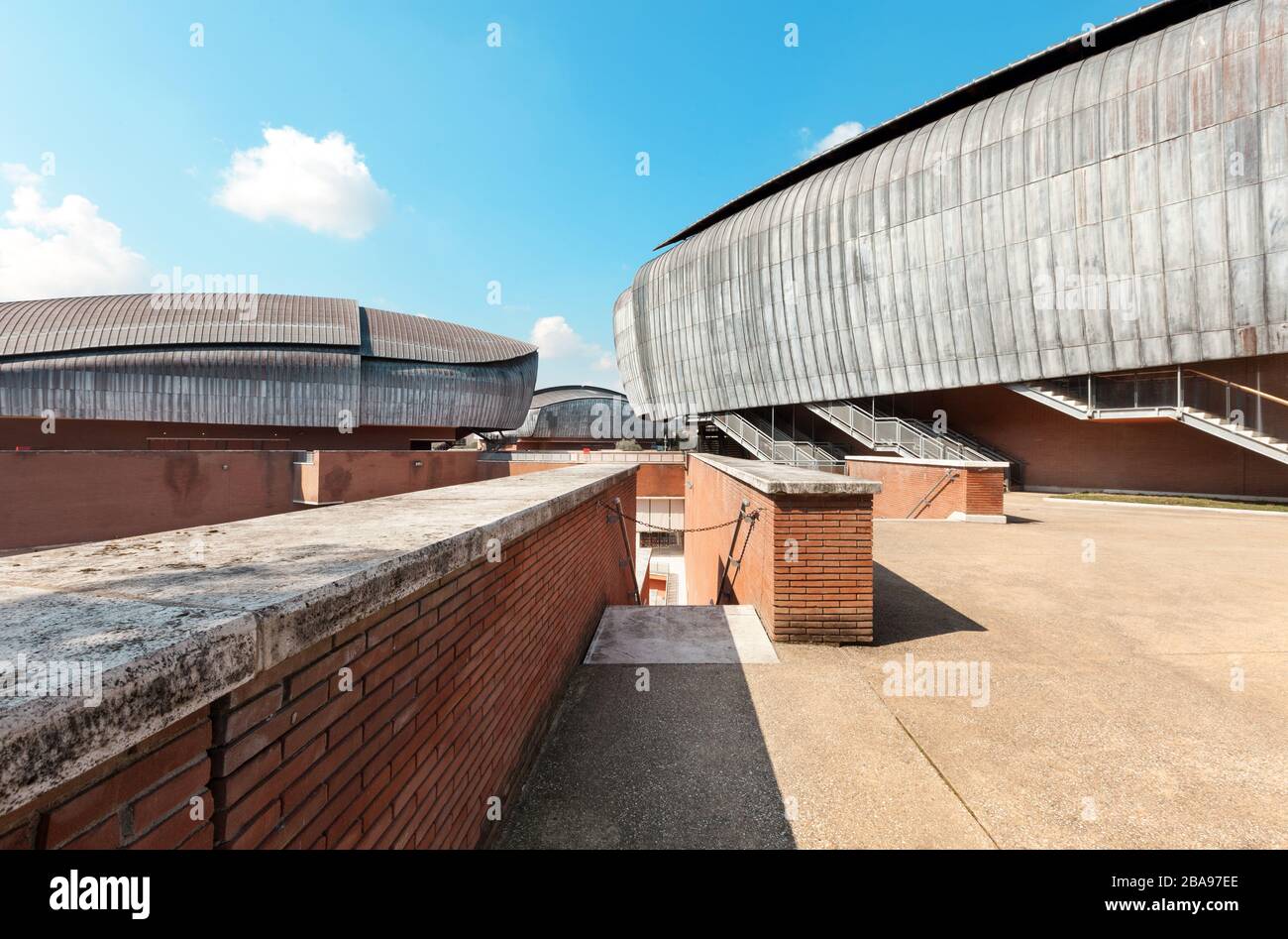 ROM, ITALIEN - 14. MÄRZ 2015: Blick von außen auf das Auditorium Parco della Musica, Struktur, die sich ganz dem Kunstarchitekten Ranzo Piano widmet Stockfoto