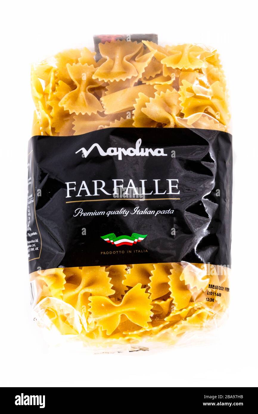 Pasta, Pastapack, Farfalle Pasta, Napolina Pasta, Pasta, italienische Pasta, weißer Hintergrund, Kopierraum, isoliert, Produkt, Produkte, Artikel, Packung, Stockfoto