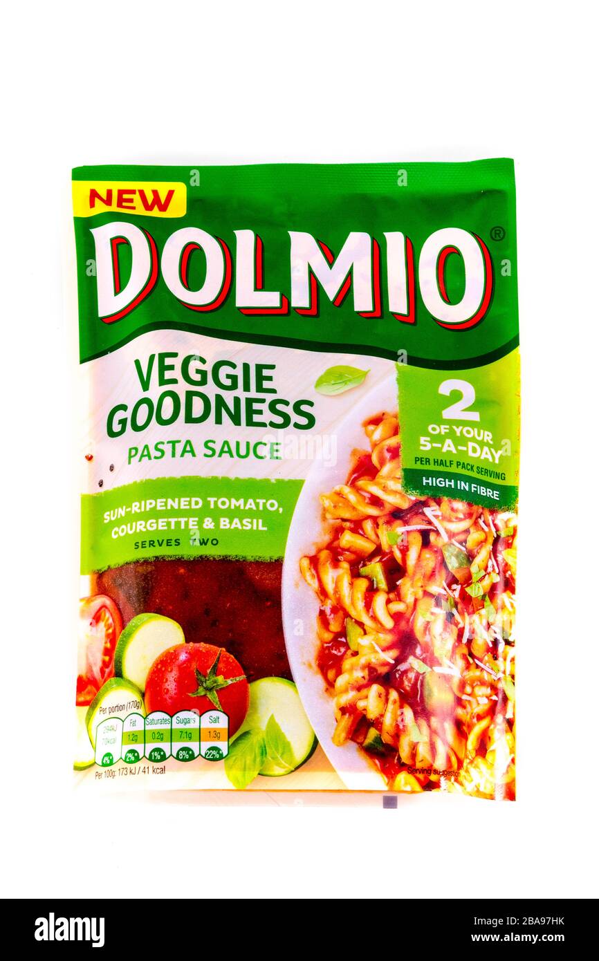 Nudelsauce, Dolmio-Pasta-Sauce, vegetarische Nudelsauce, Sauce, Pasta, weißer Hintergrund, Kopierraum, isoliert, Produkt, Produkte, Artikel, Paket, Packung, Packung, Stockfoto