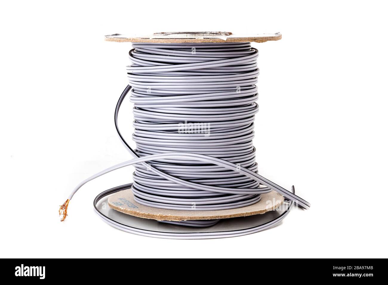 Rolle des Lautsprecherkabels, Lautsprecherkabels, Lautsprecherkabel, Rolle des Lautsprecherkabels, Draht, Rolle, weißer Hintergrund, Kopierbereich, isoliert, Produkt, Produkte, Artikel, Stockfoto