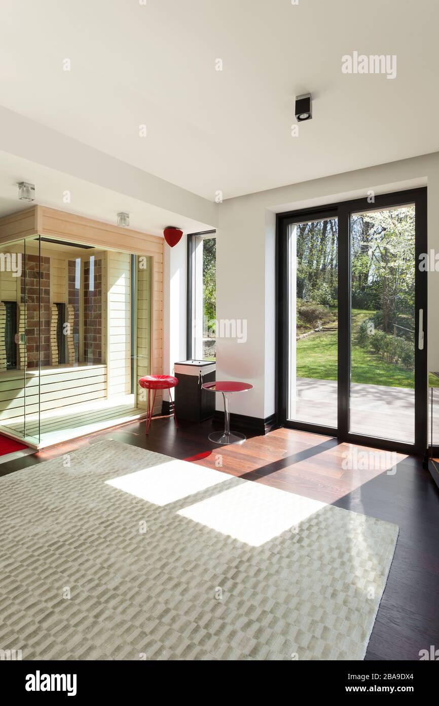 Architektur, modernes Haus, schönes Interieur, Zimmer mit Sauna Stockfoto