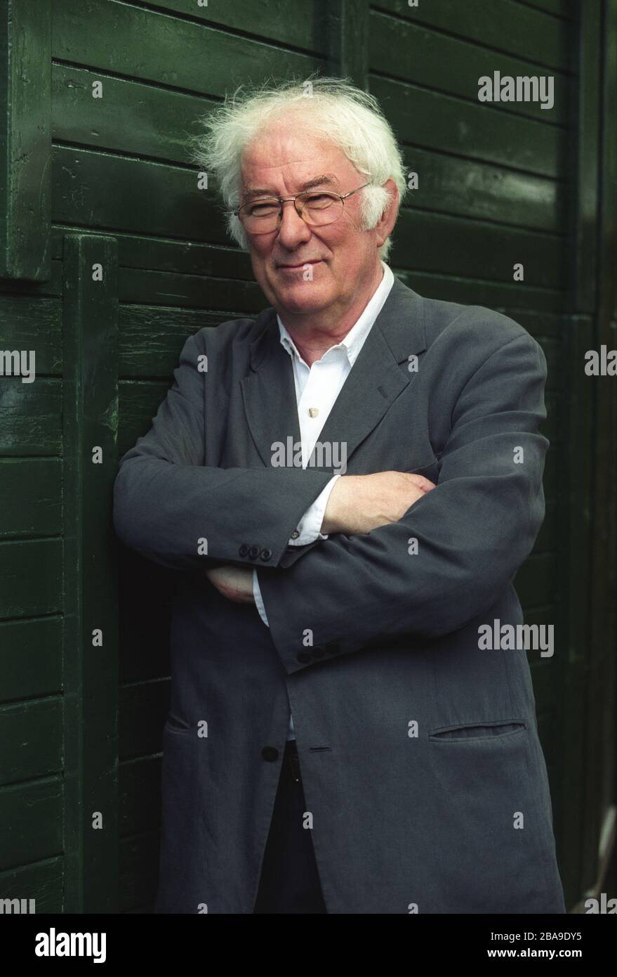 Seamus Heaney, auf dem Edinburgh International Book Festival, Edinburgh, Schottland, Großbritannien, August 2002. Stockfoto