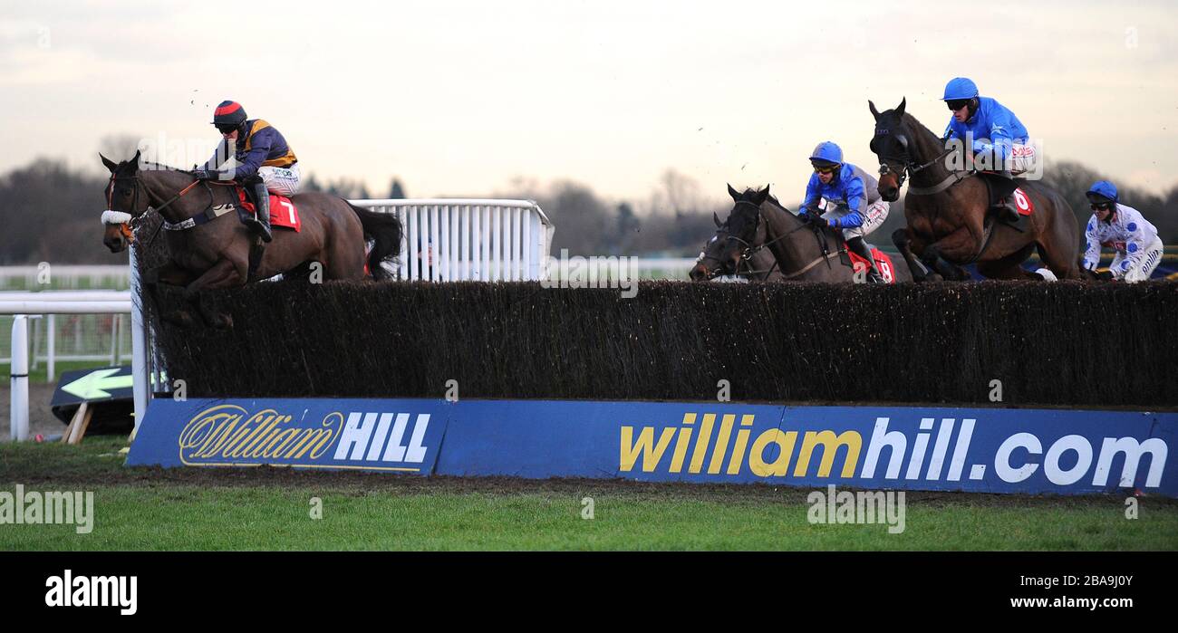 Mister Hyde (rechts), geritten von Jason Maguire, gewinnt William Hill - Nr.1 Download Betting App Handicap Steeple Chase. Stockfoto