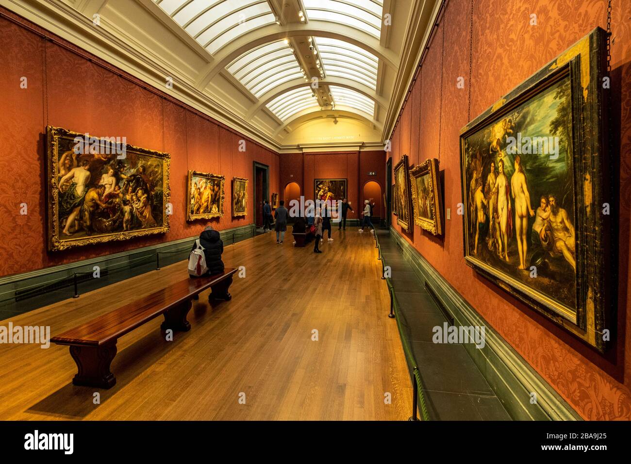 LONDON - Interior der National Portrait Gallery - ein Wahrzeichen und eine beliebte Besucherattraktion am Trafalgar Square. Stockfoto