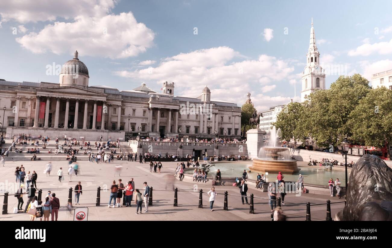 LONDON - MAI 2019: Die National Portrait Gallery am Trafalgar Square, einem weltberühmten Landmark-Gebiet im Londoner West End Stockfoto