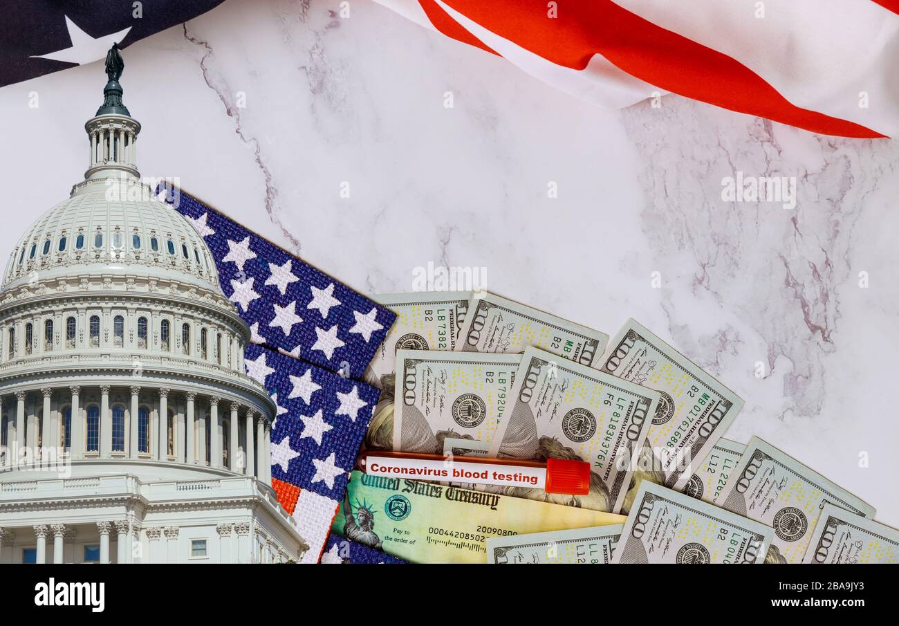 Senat und Repräsentantenhaus der Regierung der Vereinigten Staaten das Konjunkturpaket Finanzpaket Regierung für Menschen, amerikanische Flagge und US-Dollar-Geldbanknote Stockfoto