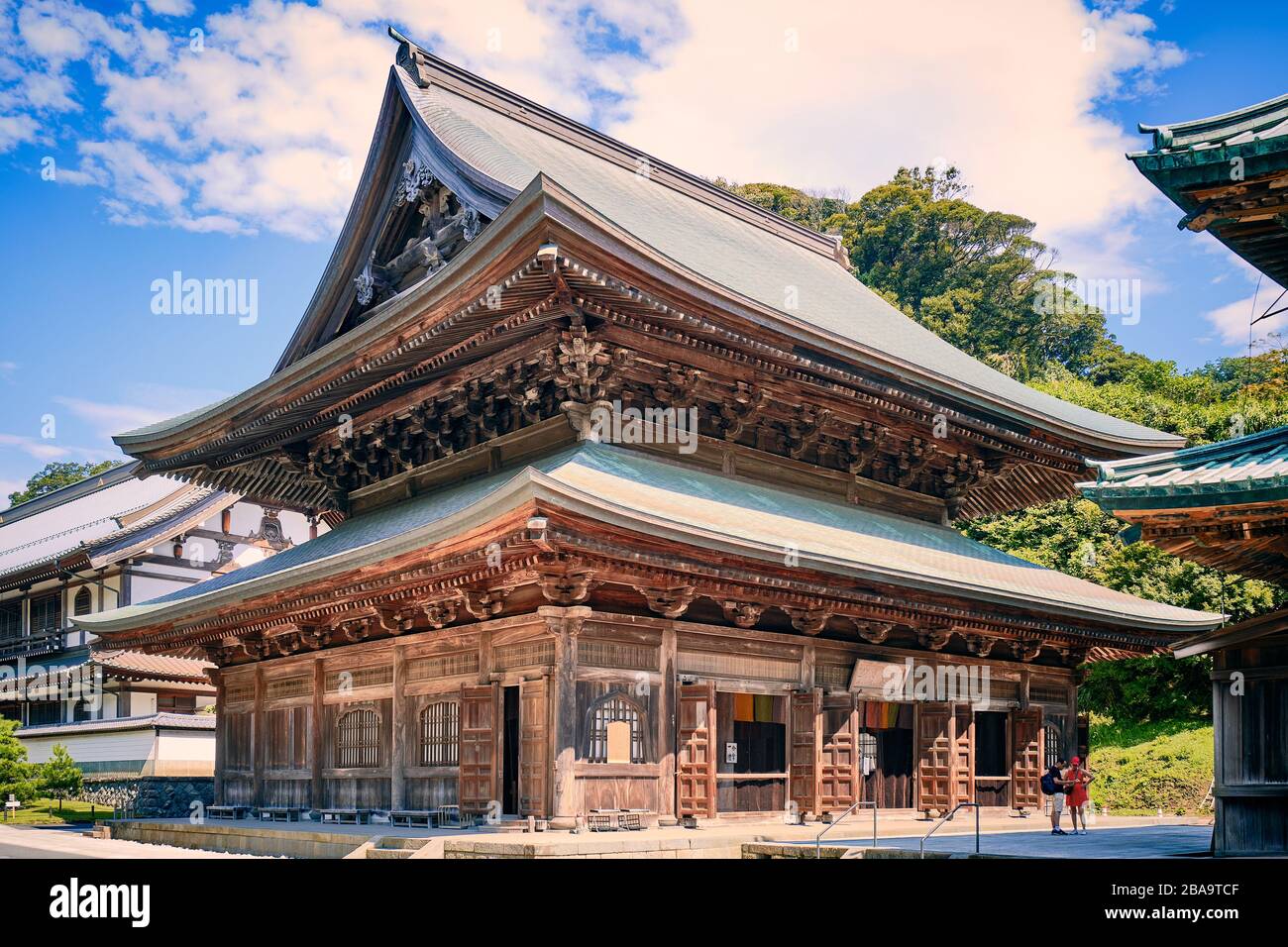 Traditionelles japanisches Holzgebäude im Kenchoji Zen Tempel Stockfoto