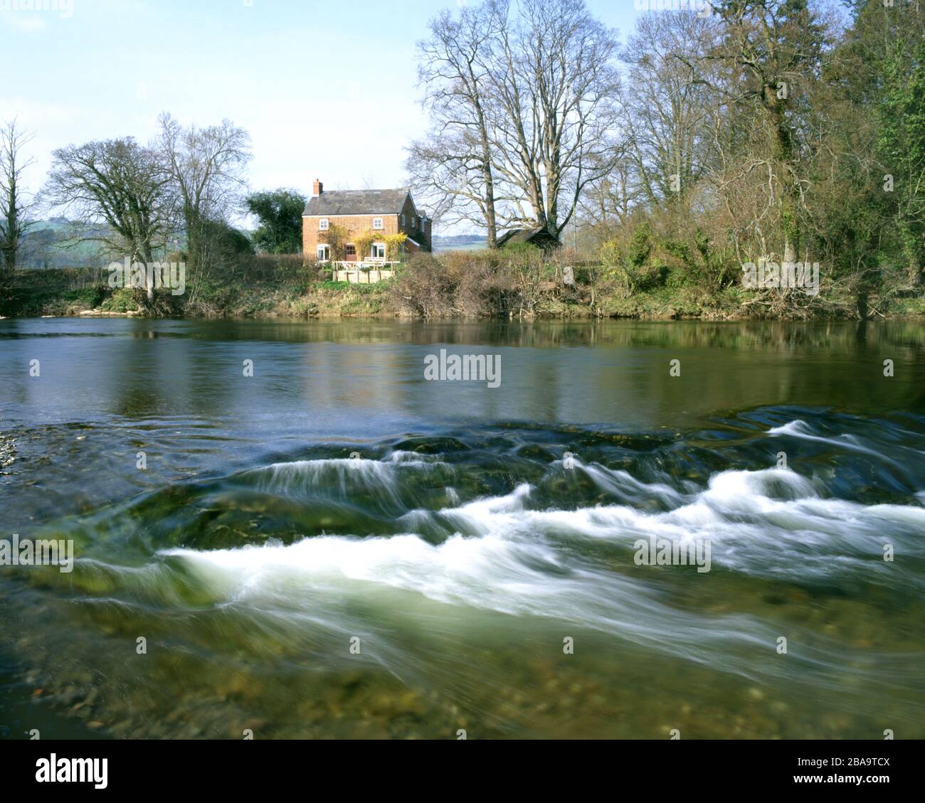 Cottage außer River Wye, Hay on Wye, Monmouthshire, Wales. Stockfoto