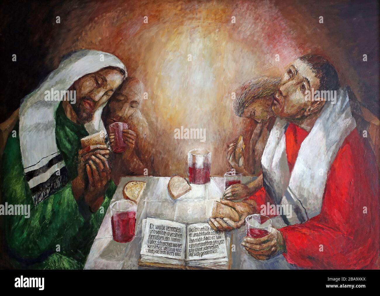 Abendmahl in Emmaus von Sieger Koder, Detail des Altars in der Kapelle in  Oberstaufen, Deutschland Stockfotografie - Alamy