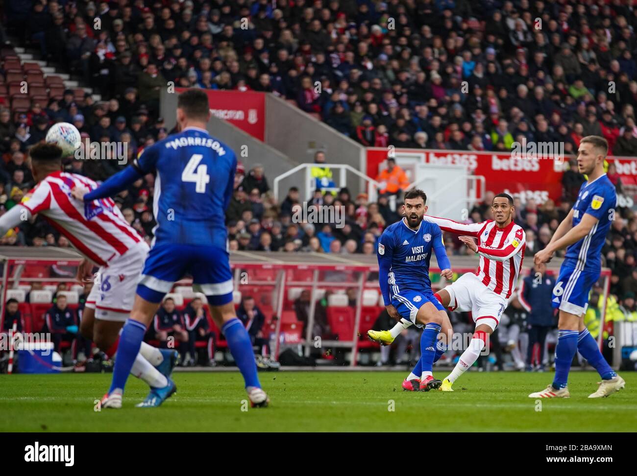 Tom Ince von Stoke City hat einen Schuss aufs Tor Stockfoto