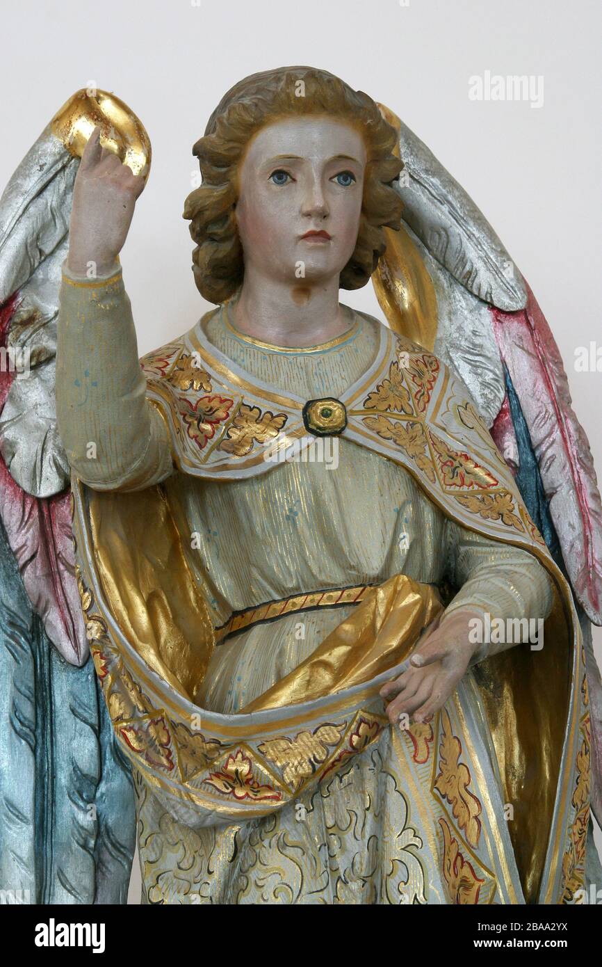 Engel, Statue in der Kirche St. Matthäus der Apostel und Evangelist in Stitar, Kroatien Stockfoto