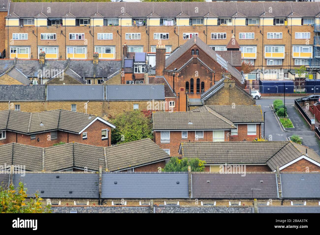 Luftbild von der Rückseite zum hinteren Reihenhaus in London, Großbritannien Stockfoto