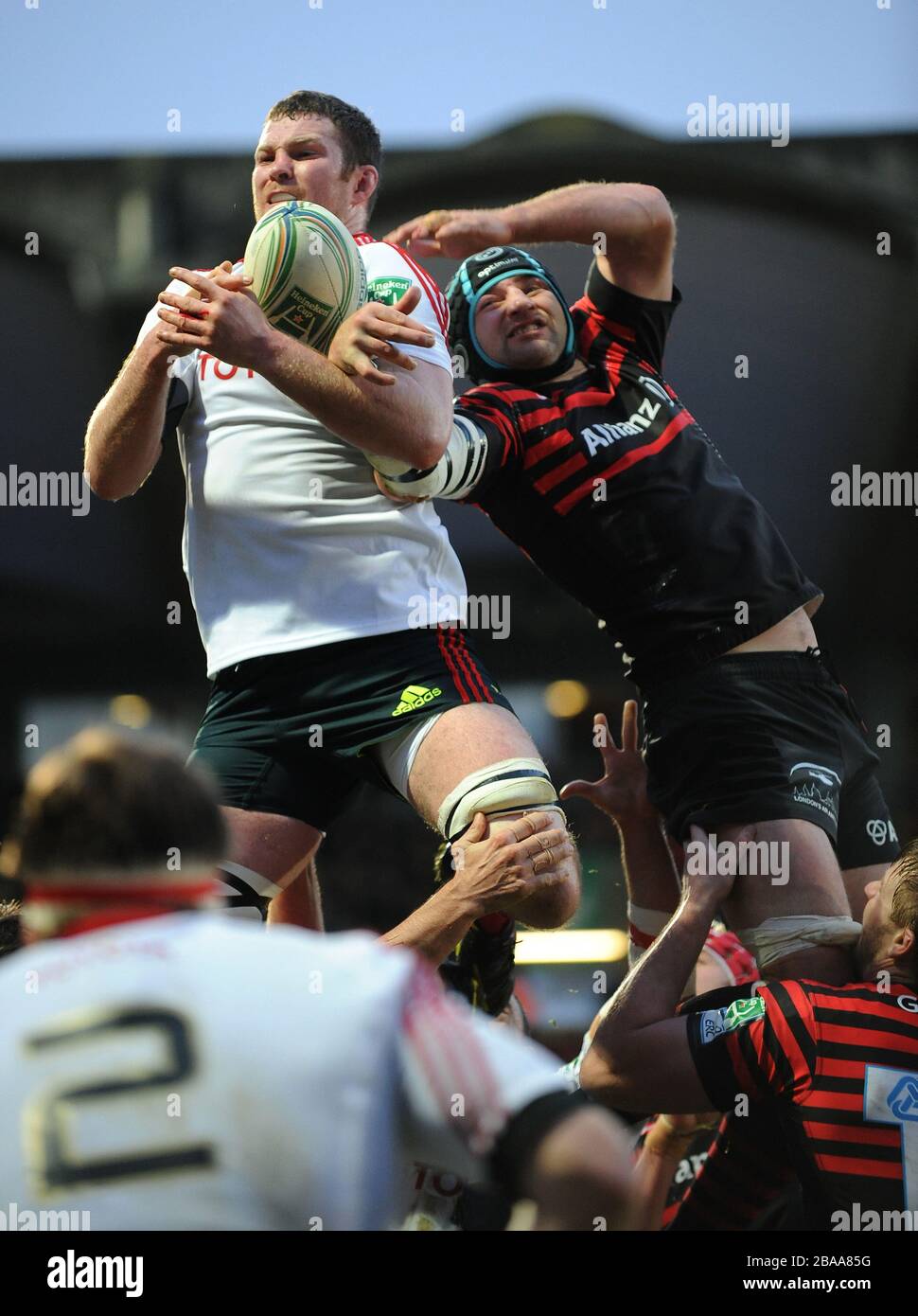 Saracens' Steve Borthwick und Munsters' Donnacha Ryan in Aktion in der Linie aus Stockfoto