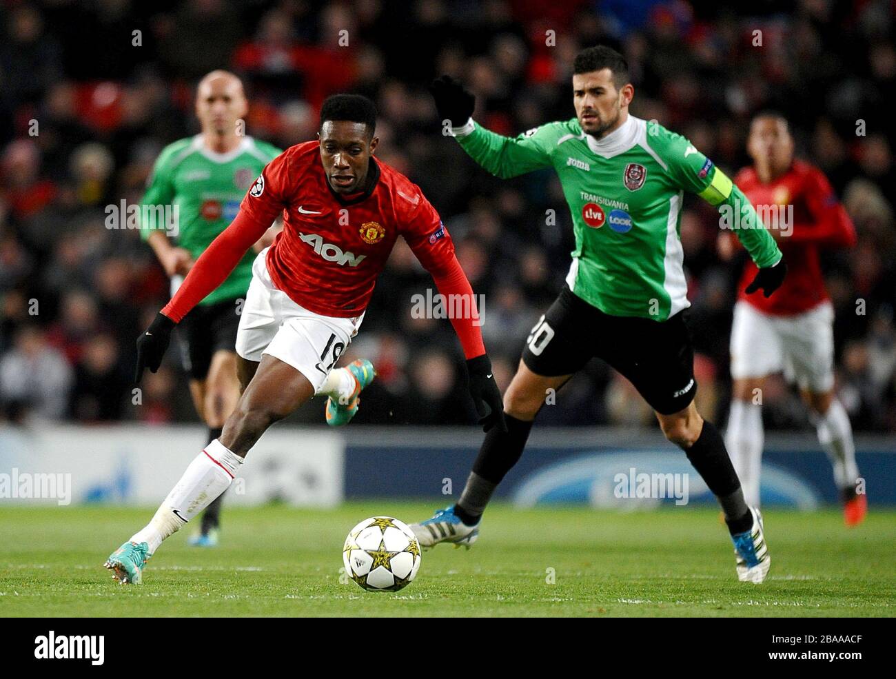 Manchester United (links) mit Ricardo Cadu von CFR Cluj-Napoca in Aktion Stockfoto