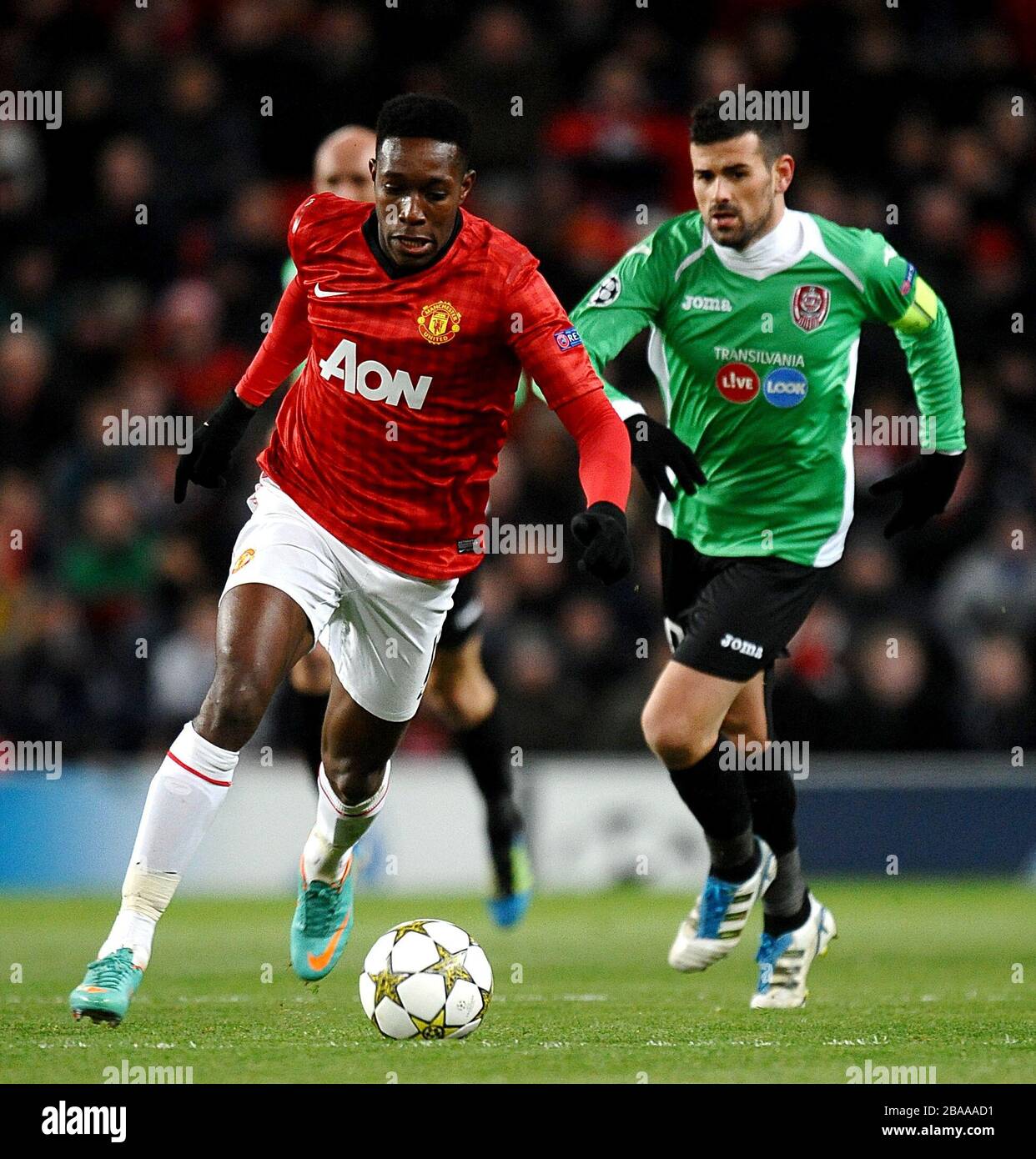Manchester United (links) mit Ricardo Cadu von CFR Cluj-Napoca in Aktion Stockfoto