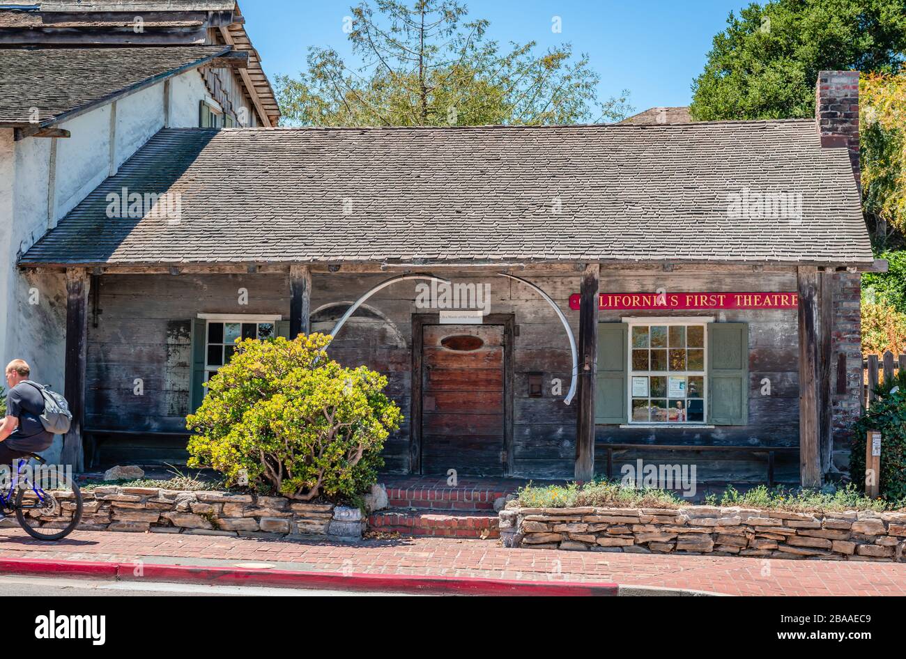 Kaliforniens erstes Theater. Dieses adobe-theater im Monterey State Historic Park wurde von Jack Swan erbaut und war auch eine Taverne und ein Lodger. Stockfoto