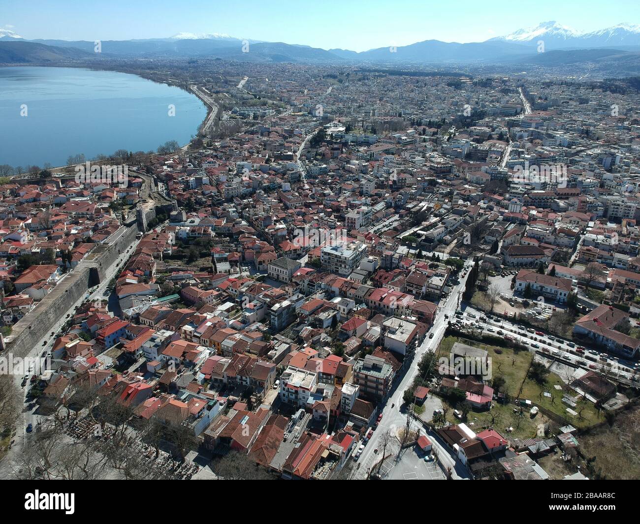Luftbild griechische Stadt ioannina und See pamvotida Stockfoto