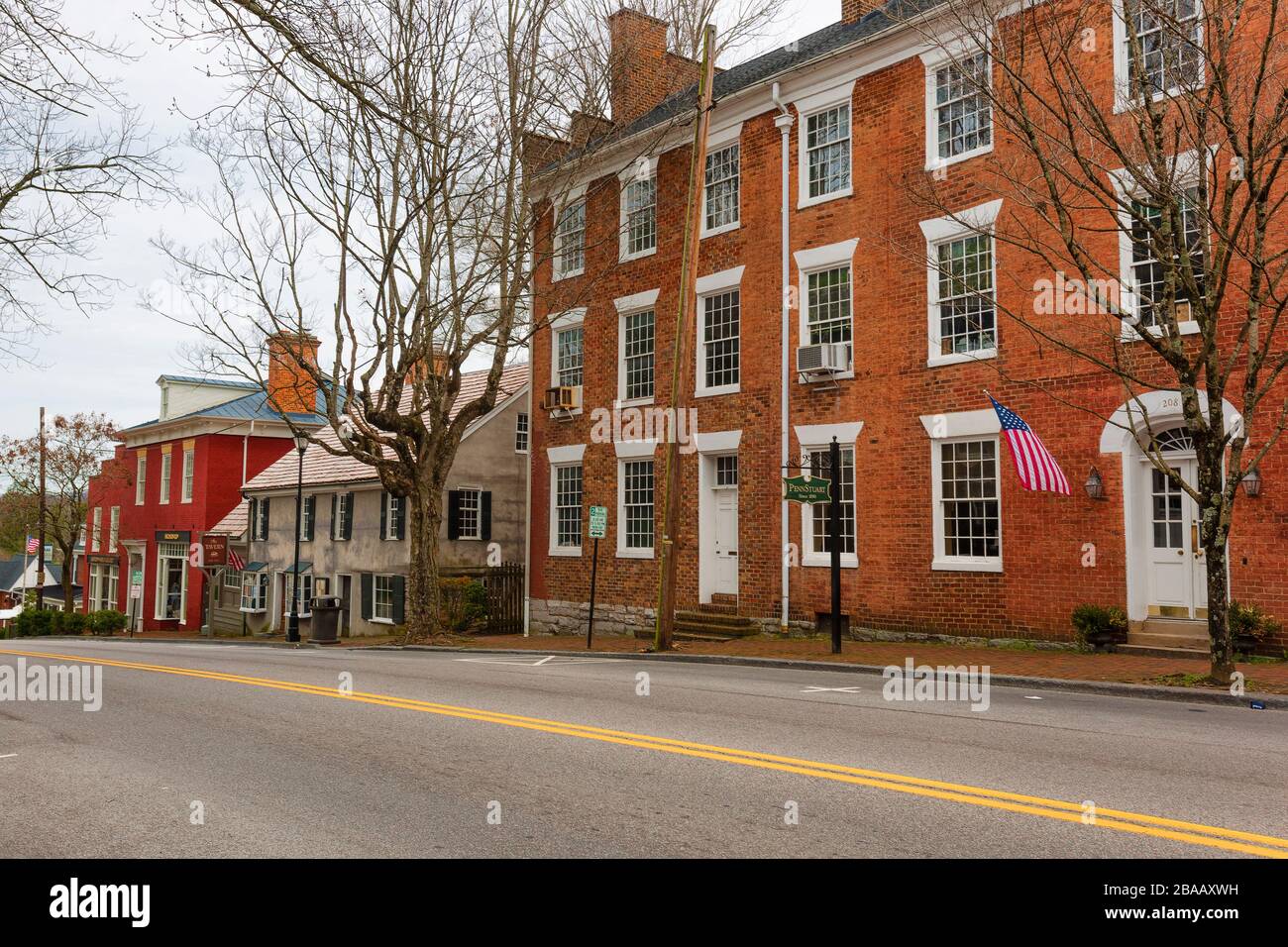 Abingdon, Virginia, USA - 23.2020: Niemand um diese meist belebte Straße voller Touristen im historischen Teil von Abingdon, Virginia Stockfoto