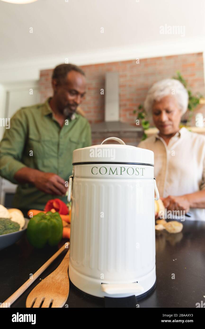 Kompostbehälter in der Küche Stockfoto