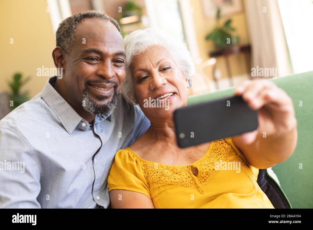 Älteres afroamerikanisches Paar, das selfie nimmt Stockfoto