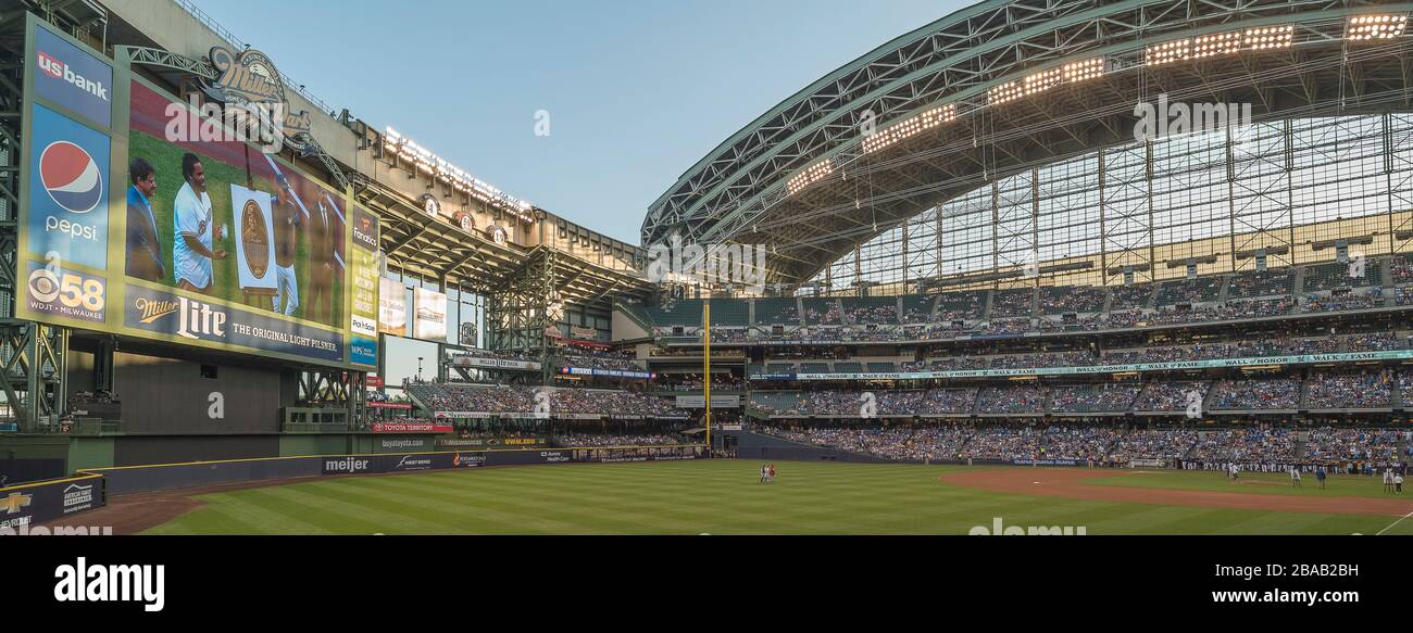 Baseballspiel im Miller Park, Milwaukee, Wisconsin, USA Stockfoto