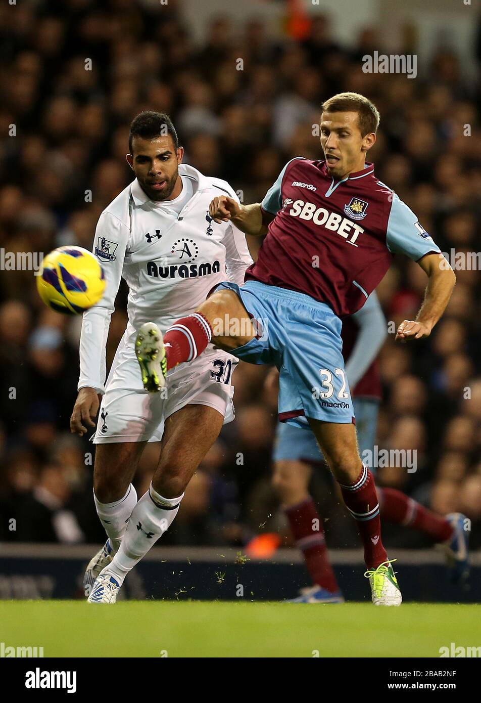 Tottenham Hotspur's Sandro und West Ham United kämpfen Gary O'Neil um den Ball Stockfoto