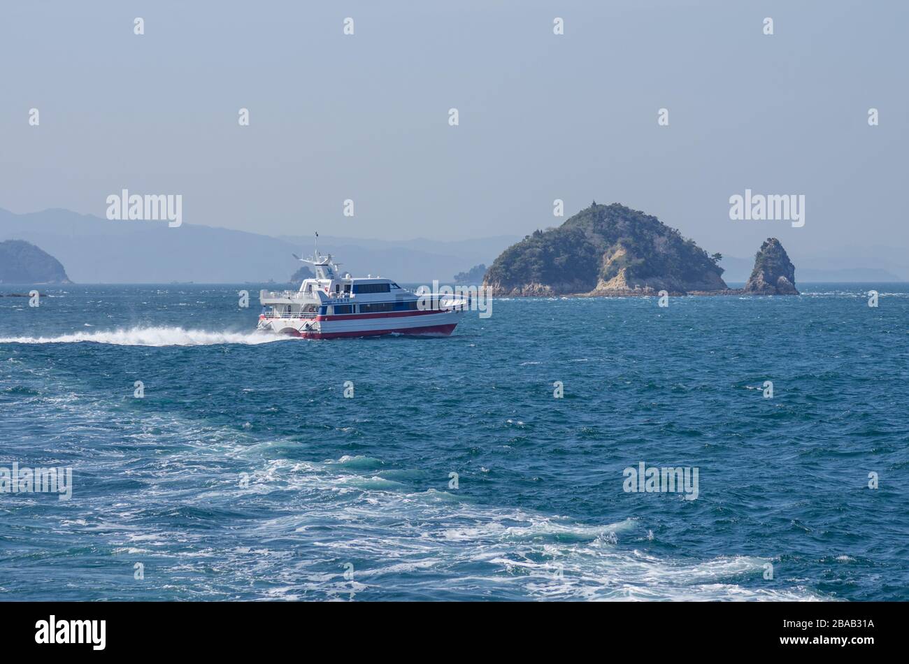 Ishizaki Kisen Highspeed Ferry Shoko auf dem Weg von Matsuyama nach Hiroshima, Japan Stockfoto